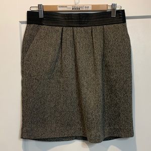 Stylish skirt with elastic/pleather waist